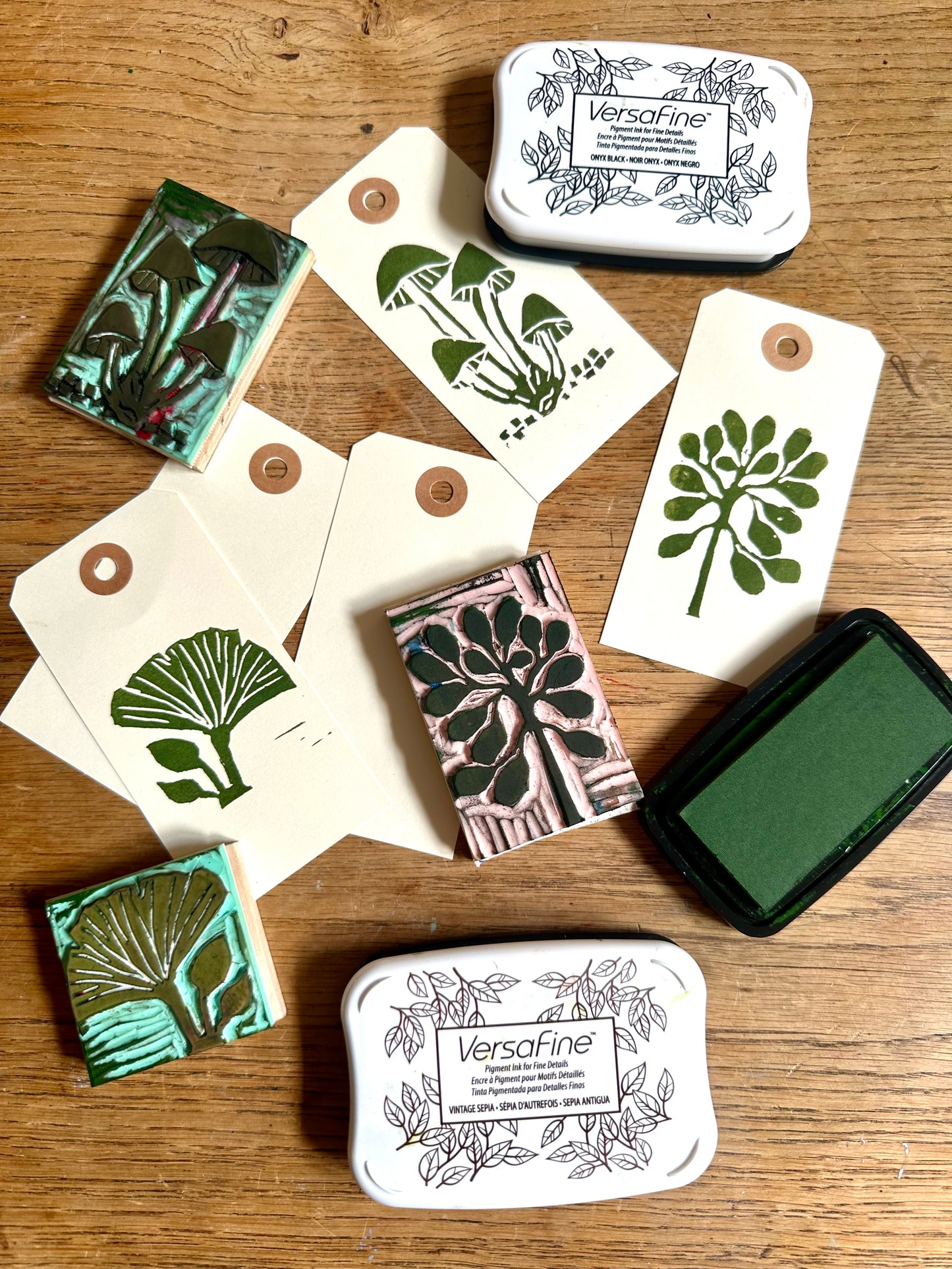 
                  
                    STAMP PARTY -  KREATIV WORKSHOP MED HÅNDSKÅRNE STEMPLER
                  
                