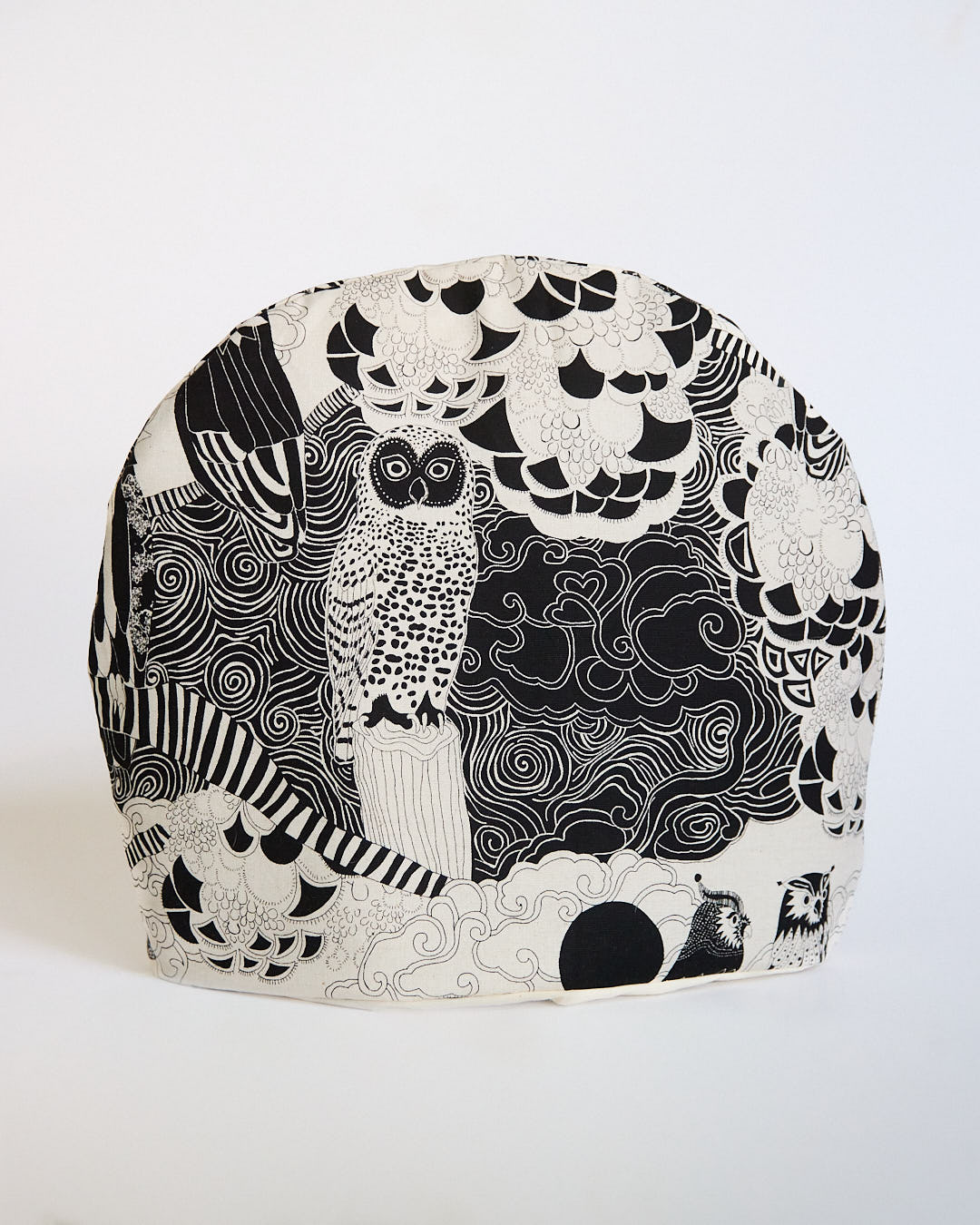 
                  
                    Tea cosy - Black and white
                  
                