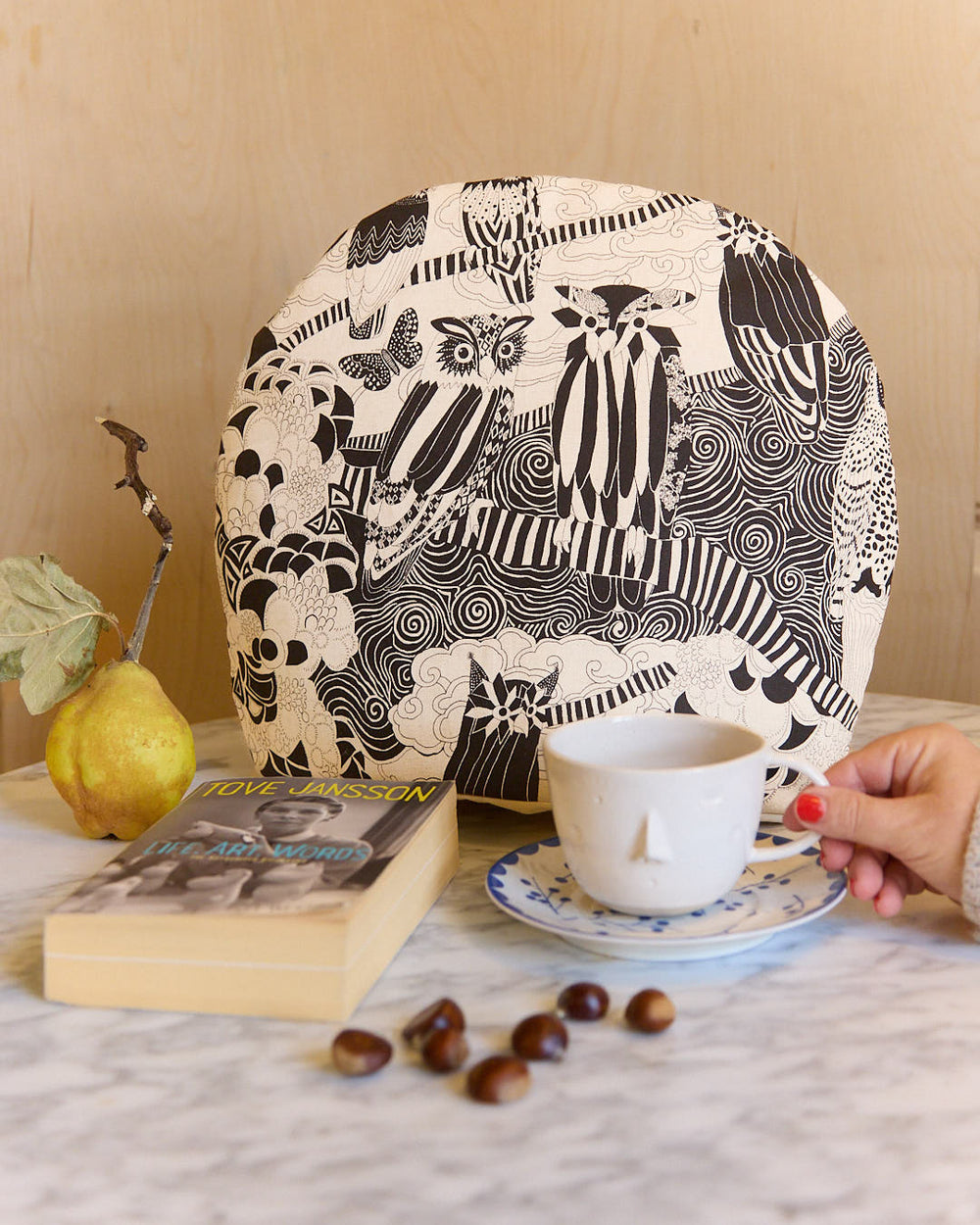 Tea cosy - Black and white