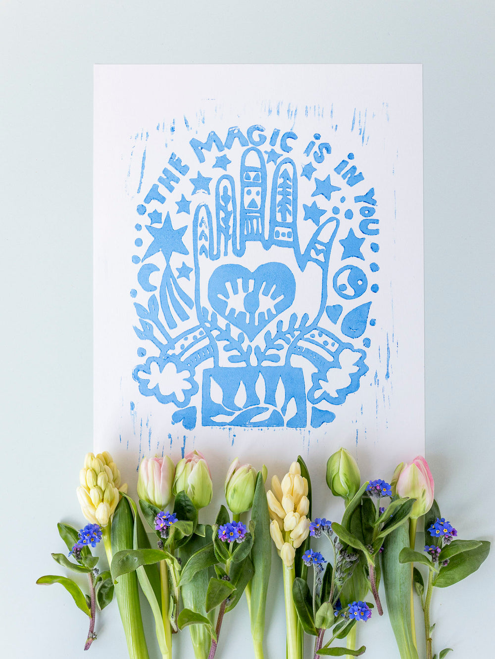 Handprinted Linoleum - The magic is in you - lyseblå